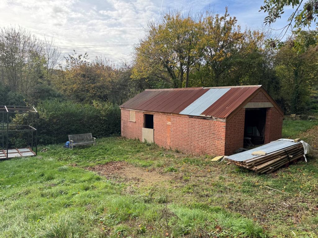 Lot: 57 - HALF AN ACRE AND A BARN WITH POTENTIAL IN AN ATTRACTIVE SEMI RURAL LOCATION - The Existing Barn
